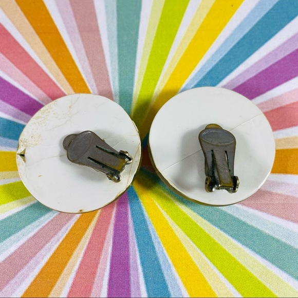 Vintage large lucite confetti button clip on earrings iridescent - Picture 3 of 6
